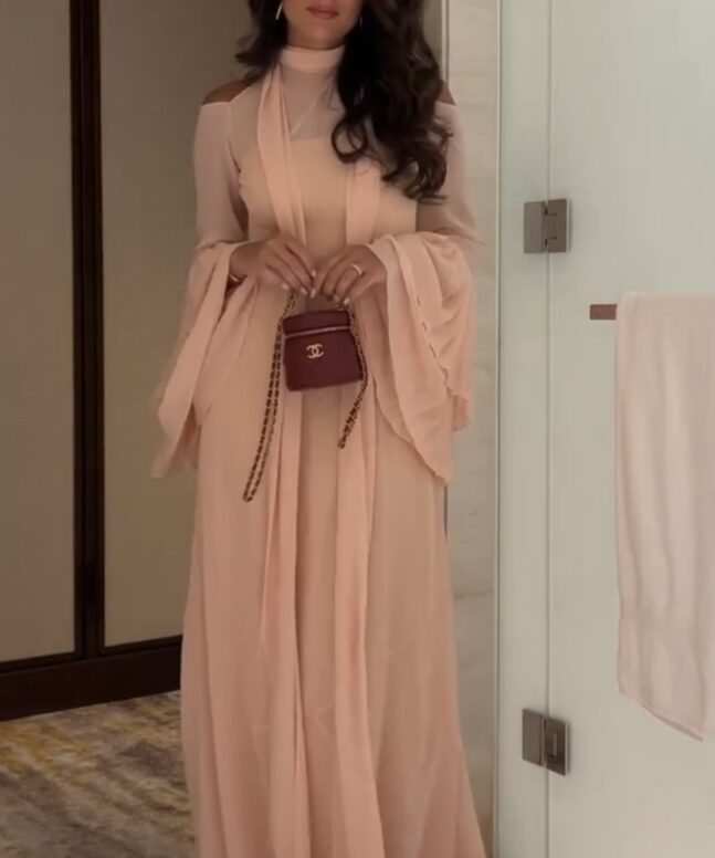 Alternative view of Dress 030