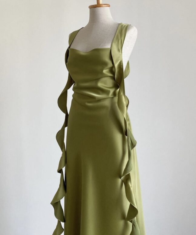 Alternative view of Dress 047