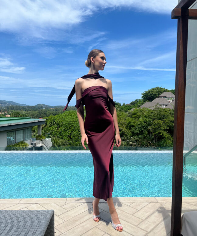 Alternative view of Dress 050